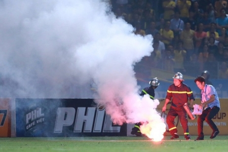 Vụ đốt pháo sáng ở sân Hàng Đẫy: Khởi tố vụ án, triệu tập nhiều CĐV Nam Định