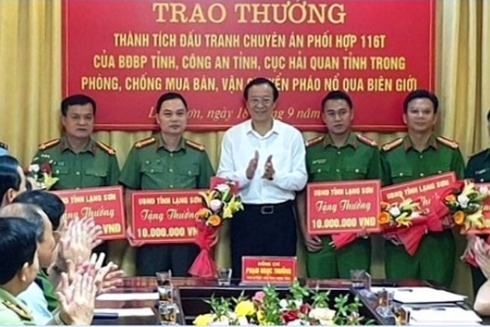 Lạng Sơn: Khen thưởng lực lượng chức năng triệt phá thành công 2 vụ buôn bán, vận chuyển heroin và pháo nổ