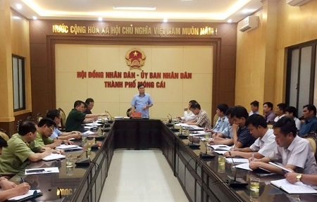 Lắp hàng rào chống buôn lậu dọc bờ sông biên giới Ka Long