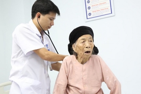 Cứu sống cụ bà 102 tuổi bị nhồi máu cơ tim cấp