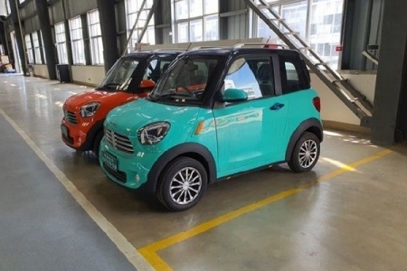 Ô tô điện mini siêu “hot” trên mạng xã hội, giá chỉ hơn 100 triệu đồng...