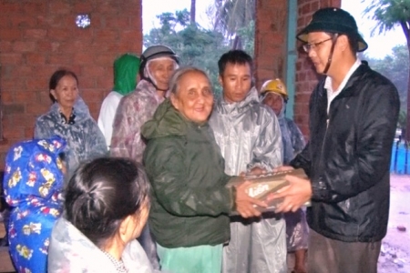 Phú Yên: Di dời khẩn cấp gần 7.000 người tránh bão số 5