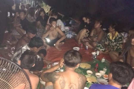 Đắk Lắk: Bất chấp "lệnh cấm", chủ cơ sở massage tổ chức cho 25 nhân viên ăn nhậu
