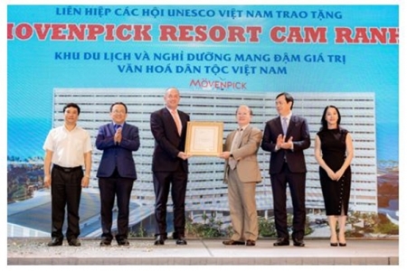 Movenpick Resort Cam Ranh và Radisson Blu Resort Cam Ranh được công nhận đạt chuẩn 5 sao