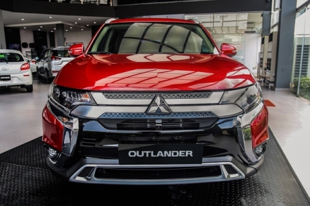 Giá xe ô tô Mitsubishi Outlander giảm 180 triệu đồng