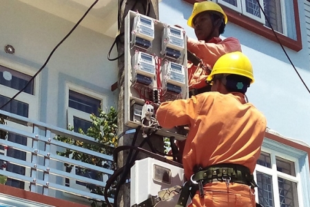 Làm rõ thông tin về việc hóa đơn tiền điện tháng 6 của khách hàng tại Điện lực Vân Đồn tăng đột biến