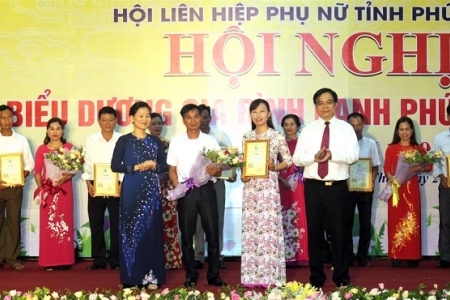 Phú Thọ: Biểu dương gia đình hạnh phúc tiêu biểu