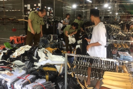 Hà Nội: Liên tiếp phát hiện hàng loạt điểm kinh doanh hàng giả, hàng lậu tại Ninh Hiệp