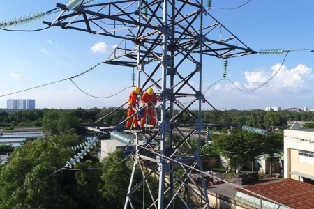 Phát huy sức mạnh lãnh đạo toàn diện, thực hiện tốt nhiệm vụ đảm bảo cung cấp điện