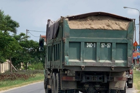 Hải Dương: Thanh tra giao thông bị hành hung khi kiểm tra xe quá tải