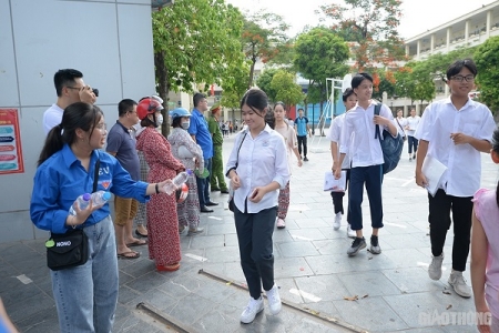 Hà Nội: Thí sinh hoàn thành các bài thi vào lớp 10