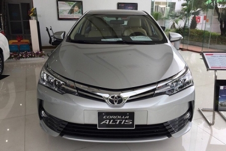 Toyota Altis phiên bản cũ giảm giá đến 180 triệu đồng