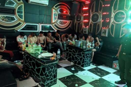 Vĩnh Phúc: Giữa mùa dịch, 15 đối tượng vẫn tụ tập ở quán karaoke để sử dụng ma túy