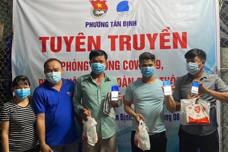 Bình Dương: Tặng quà và tuyên truyền phòng, chống dịch Covid-19 cho công nhân