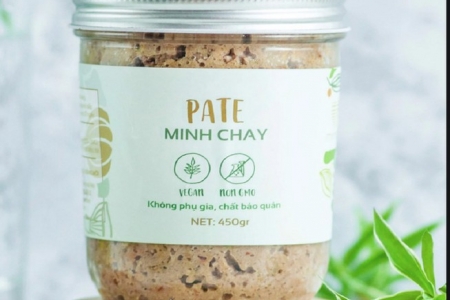 Ăn pate Minh Chay, một bệnh nhân vẫn phải thở máy sau gần 20 ngày điều trị