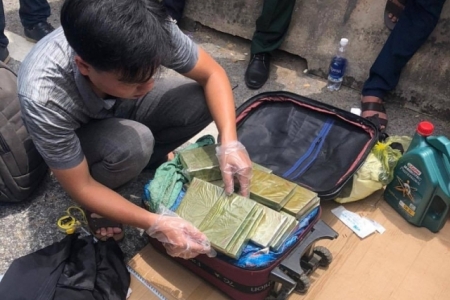 Hà Tĩnh: Bắt 5 đối tượng, thu 18 bánh heroin, 21 kg ma túy đá, 3 kg MTTH