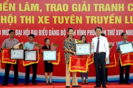 Vĩnh Phúc: Trao giải tranh cổ động và Hội thi xe tuyên truyền lưu động chào mừng Đại hội Đảng bộ tỉnh