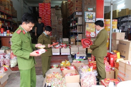 Vĩnh Phúc: Tăng cường đấu tranh, phòng chống buôn lậu, hàng giả, hàng nhái dịp cuối năm