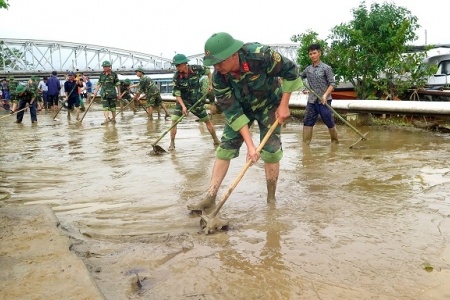 Đảm bảo công tác cấp cứu, điều trị bệnh cho người dân vùng lũ