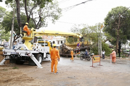 Hậu bão số 9, hơn 58.000 khách hàng ở các tỉnh miền Trung chưa có điện