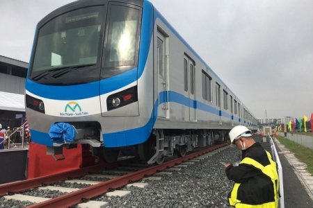 TP.HCM đề xuất dùng điện thoại, thẻ ATM để thanh toán vé tàu Metro