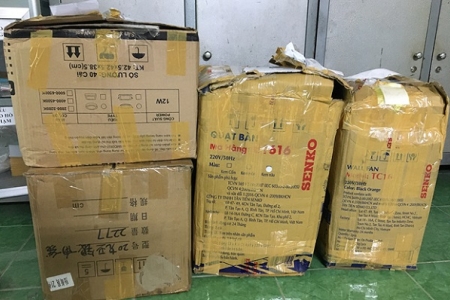 An Giang: Phát hiện ô tô tải vận chuyển nhiều hàng hóa nhập lậu