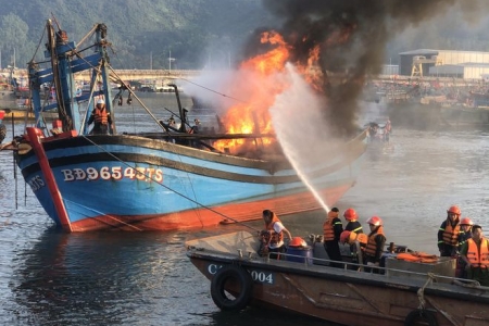 Đà Nẵng: Cháy lớn tại cảng cá Thọ Quang