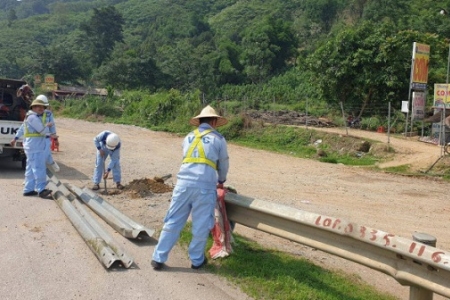 Yêu cầu xử lý các trường hợp phá rào chắn, lấn chiếm hành lang đường cao tốc