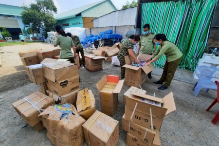 An Giang: Tạm giữ lượng lớn đồ chơi Rubik và thực phẩm không rõ nguồn gốc