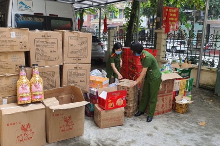 Hà Giang: Thu giữ lượng lớn thực phẩm không rõ nguồn gốc