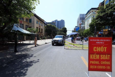 Hà Nội xem xét điều chỉnh giấy đi đường