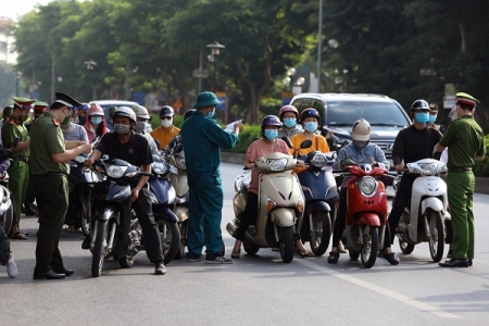 Hà Nội tiếp tục sử dụng giấy đi đường mẫu cũ