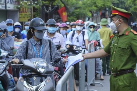 Thủ tướng yêu cầu Hà Nội và các Bộ triển khai hiệu quả các biện pháp phòng chống dịch Covid-19