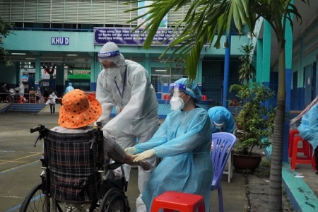 TP. Hồ Chí Minh: Tiếp tục đẩy mạnh tiêm vaccine phòng Covid-19 cho người dân