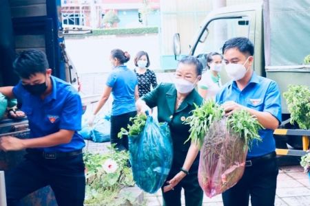 Gửi niềm yêu vào túi an sinh, hàng chục kiều bào động viên gần 900 bệnh nhân ung thư và người dân chống Covid-19