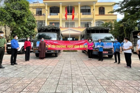 Người Bình Phước chế biến thực phẩm, góp nông sản gửi đồng bào TP Hồ Chí Minh