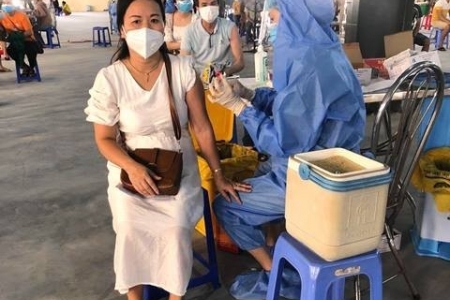 Đà Nẵng: Tiêm 100.000 liều vaccine cho công nhân, người ở điểm nóng dịch