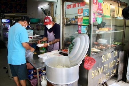 TP. Hồ Chí Minh: Quận 7 đề xuất thí điểm kinh doanh ăn uống tại chỗ từ ngày 10/10