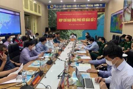 Phó Thủ tướng Lê Văn Thành chủ trì họp khẩn ứng phó mưa bão