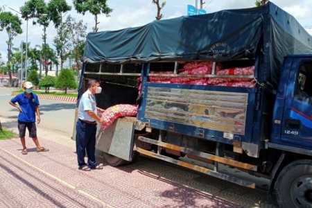 Tiền Giang: Phát hiện gần 2 tạ tỏi vi phạm về nhãn mác tại chốt kiểm dịch