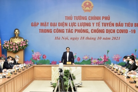 Thủ tướng Phạm Minh Chính gặp mặt đại diện lực lượng y tế tuyến đầu phòng chống dịch