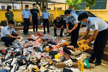 Mở đợt cao điểm chống buôn lậu, gian lận thương mại và hàng giả dịp cuối năm