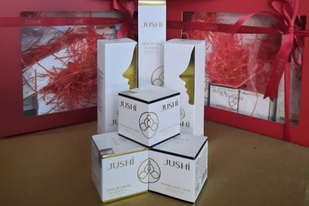 Ra mắt bộ sản phẩm chăm sóc da Jushi Gold Glitter sản xuất trực tiếp tại Nhật Bản