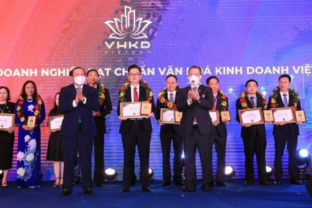 FE CREDIT được vinh danh là “Doanh nghiệp đạt chuẩn văn hóa kinh doanh Việt Nam”