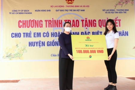 Phân bón Cà Mau - Cùng nhau san sẻ trao quà Tết