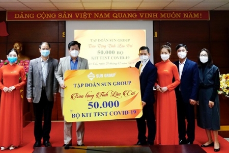 Tập đoàn Sun Group tặng 50.000 bộ kit test Covid-19 cho Lào Cai