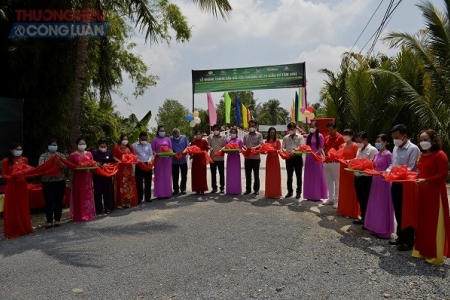 Công ty nhựa Thiếu niên Tiền Phong khánh thành cầu nối yêu thương số 79 tại thị trấn Cái Nhu huyện Măng Thít tỉnh Vĩnh Long