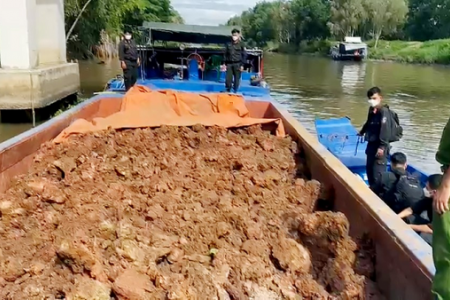 Liên ngành chống buôn lậu An Giang: Phát hiện 12 phương tiện thuỷ vận chuyển khoảng 733m3 đất trái phép