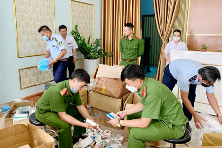 Phát hiện lượng lớn thuốc kháng sinh, chất làm đầy da mặt,… không rõ nguồn gốc tại viện thẩm mỹ hoạt động "chui"