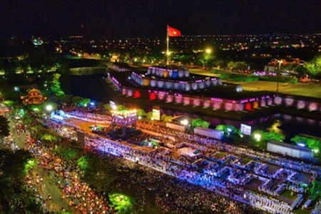 Nhãn hàng Bia HUDA xác lập kỷ lục "Bàn tiệc dài nhất Châu Á” tại Festival Huế 2022